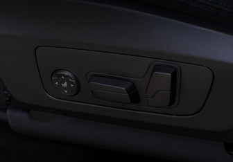 Подержанный автомобиль BMW X1 2025 года (19 фото)