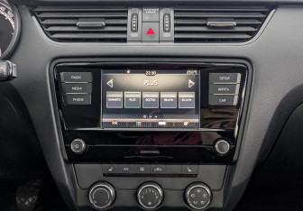 Подержанный автомобиль Skoda Octavia Liftback 2020 года (17 фото)