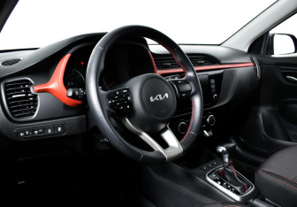 Подержанный автомобиль Kia Rio Hatchback 2021 года (11 фото)