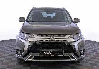 Подержанный автомобиль Mitsubishi Outlander 2021 года (2 фото)