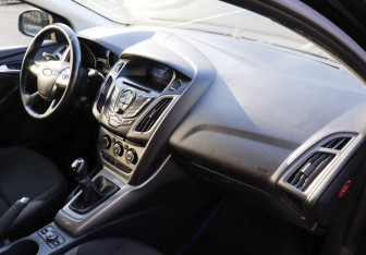 Подержанный автомобиль Ford Focus Sedan 2011 года (8 фото)