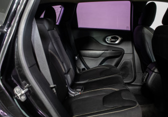 Подержанный автомобиль Jeep Cherokee 2014 года (9 фото)