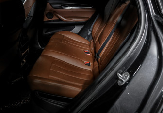 Подержанный автомобиль BMW X6 2015 года (5 фото)