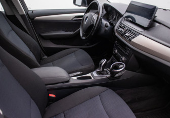 Подержанный автомобиль BMW X1 2013 года (9 фото)