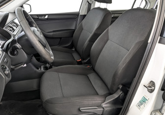 Подержанный автомобиль Skoda Rapid Liftback 2019 года (20 фото)