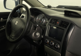 Подержанный автомобиль Suzuki Liana Sedan 2006 года (9 фото)