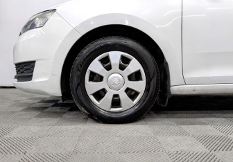 Подержанный автомобиль Skoda Rapid Liftback 2019 года (18 фото)