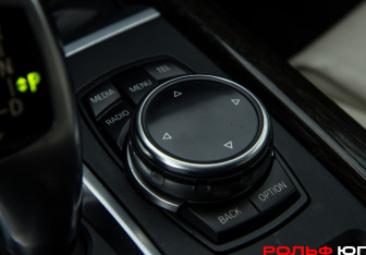 Подержанный автомобиль BMW X5 2014 года (15 фото)