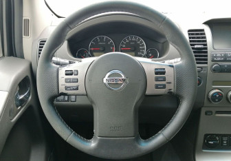 Подержанный автомобиль Nissan Pathfinder 2008 года (12 фото)