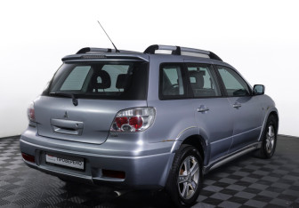 Подержанный автомобиль Mitsubishi Outlander 2007 года (5 фото)