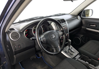 Подержанный автомобиль Suzuki Grand Vitara 2013 года (16 фото)