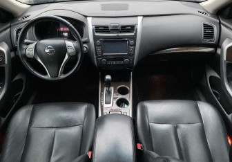 Подержанный автомобиль Nissan Teana 2014 года (10 фото)