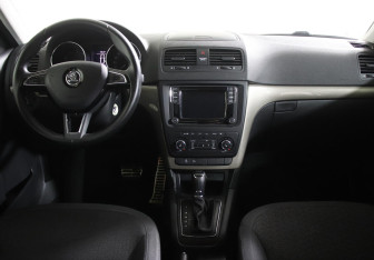 Подержанный автомобиль Skoda Yeti 2015 года (7 фото)