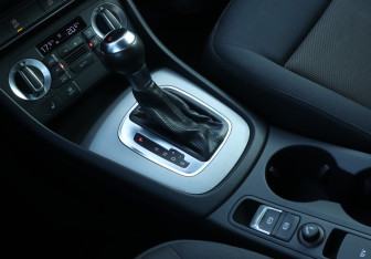 Подержанный автомобиль Audi Q3 2012 года (14 фото)