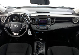 Подержанный автомобиль Toyota RAV4 2019 года (14 фото)