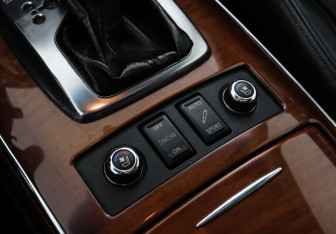 Подержанный автомобиль Infiniti FX 2010 года (16 фото)