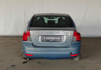 Подержанный автомобиль Volvo S40 2011 года (6 фото)