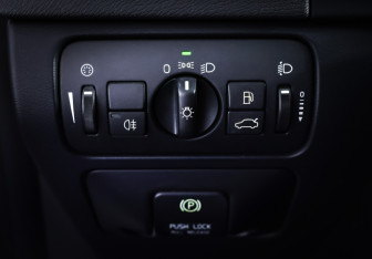 Подержанный автомобиль Volvo S60 2012 года (18 фото)
