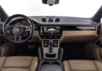 Подержанный автомобиль Porsche Cayenne 2018 года (14 фото)