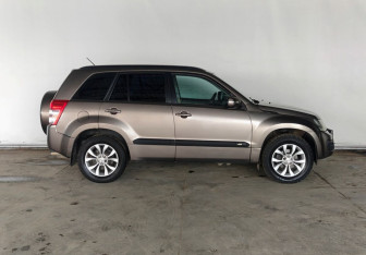 Подержанный автомобиль Suzuki Grand Vitara 2013 года (8 фото)