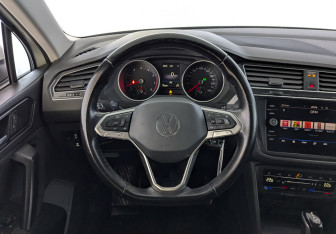 Подержанный автомобиль Volkswagen Tiguan 2021 года (26 фото)
