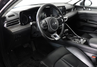 Подержанный автомобиль Kia K5 2021 года (5 фото)