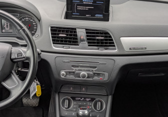 Подержанный автомобиль Audi Q3 2015 года (17 фото)