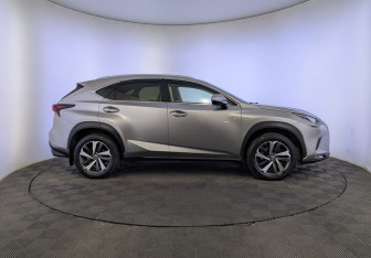 Подержанный автомобиль Lexus NX 2018 года (4 фото)