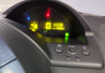 Подержанный автомобиль Toyota WiLL Cypha 2003 года (16 фото)