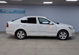 Подержанный автомобиль Skoda Octavia Liftback 2011 года (4 фото)