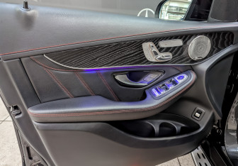 Подержанный автомобиль Mercedes-Benz GLC AMG 2020 года (19 фото)