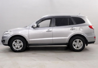 Подержанный автомобиль Hyundai Santa Fe 2010 года (8 фото)