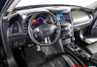 Подержанный автомобиль Infiniti FX 2009 года (21 фото)