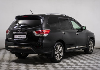 Подержанный автомобиль Nissan Pathfinder 2014 года (4 фото)