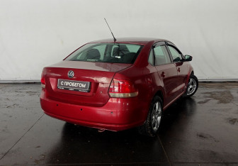 Подержанный автомобиль Volkswagen Polo Sedan 2011 года (5 фото)