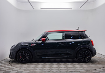 Подержанный автомобиль MINI Hatch 2020 года (8 фото)