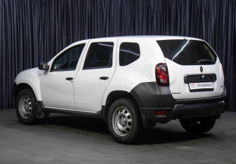 Подержанный автомобиль Renault Duster 2016 года (7 фото)