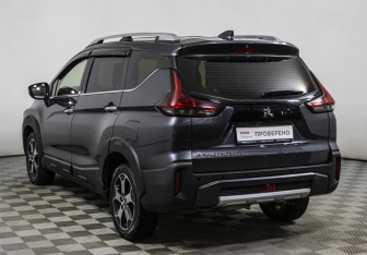 Подержанный автомобиль Mitsubishi Xpander 2022 года (7 фото)