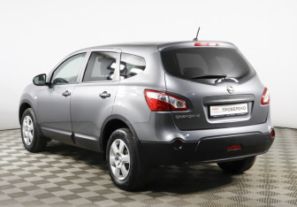 Подержанный автомобиль Nissan Qashqai+2 2011 года (7 фото)