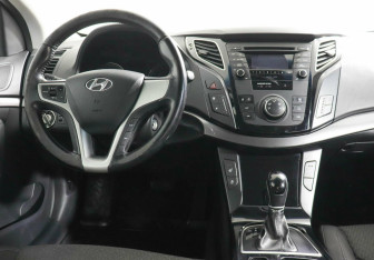 Подержанный автомобиль Hyundai i40 Sedan 2013 года (8 фото)