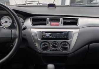 Подержанный автомобиль Mitsubishi Lancer Sedan 2009 года (11 фото)