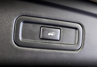 Подержанный автомобиль Infiniti QX70 2016 года (26 фото)