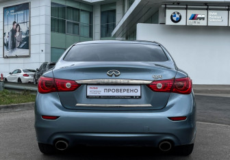 Подержанный автомобиль Infiniti Q50 2017 года (6 фото)