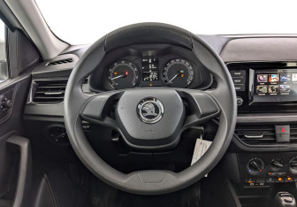 Подержанный автомобиль Skoda Rapid Liftback 2021 года (22 фото)