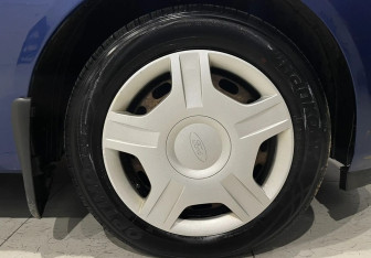 Подержанный автомобиль Ford Fiesta Hatchback 2006 года (18 фото)