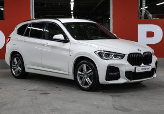 Подержанный автомобиль BMW X1 2021 года (3 фото)