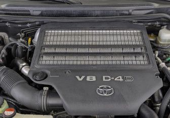 Подержанный автомобиль Toyota Land Cruiser Suv 2016 года (9 фото)