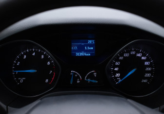 Подержанный автомобиль Ford Focus Sedan 2011 года (12 фото)
