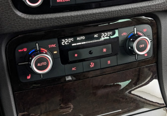 Подержанный автомобиль Volkswagen Touareg 2012 года (21 фото)