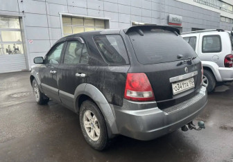 Подержанный автомобиль Kia Sorento 2002 года (11 фото)
